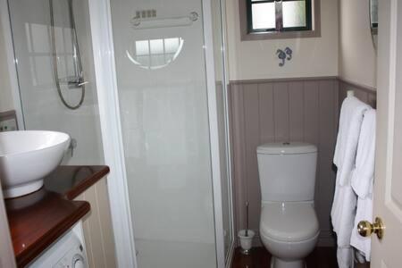 Private Seaside Couples Hideaway Villa Kaka Point Exterior foto