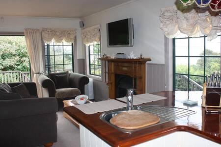 Private Seaside Couples Hideaway Villa Kaka Point Exterior foto