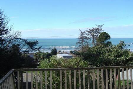Private Seaside Couples Hideaway Villa Kaka Point Exterior foto
