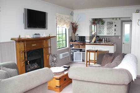 Private Seaside Couples Hideaway Villa Kaka Point Exterior foto